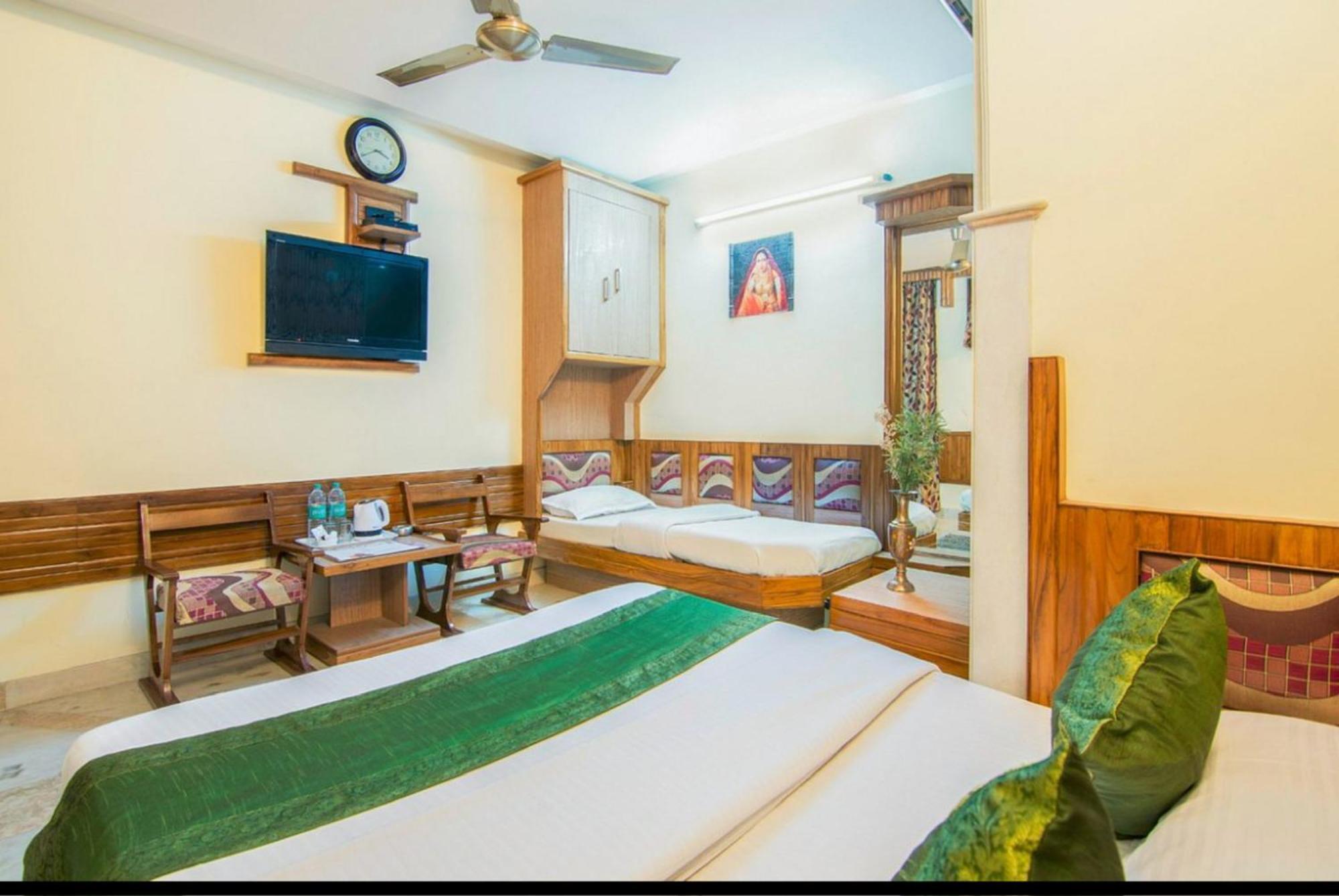 The Natraj Yes Please -New Delhi Hotel Ngoại thất bức ảnh