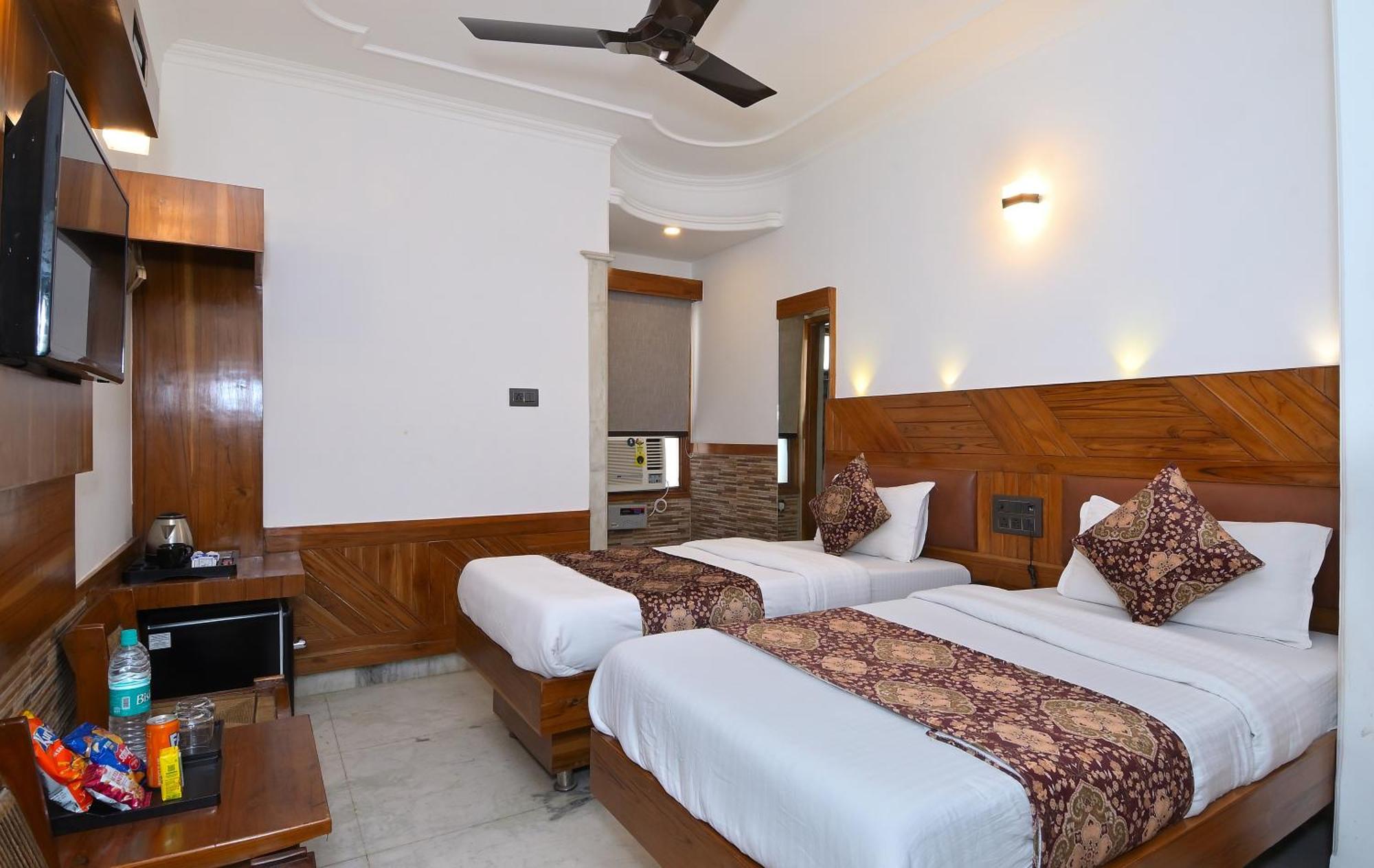 The Natraj Yes Please -New Delhi Hotel Ngoại thất bức ảnh